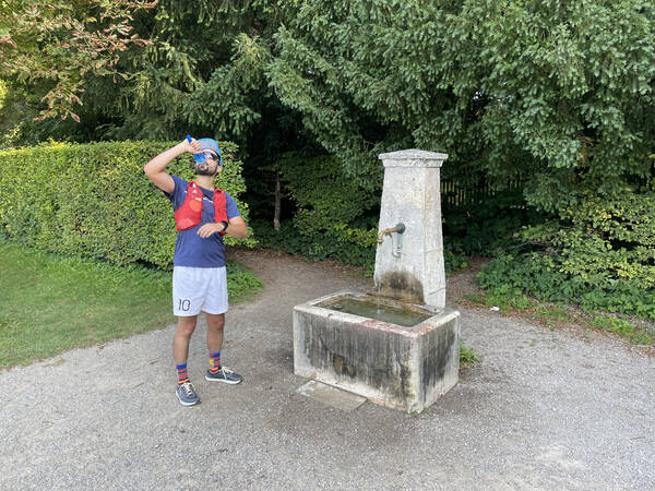 Around 20 kilometers in, we came across the first public water fountain offering clear and cold water, meaning time for a free refill!