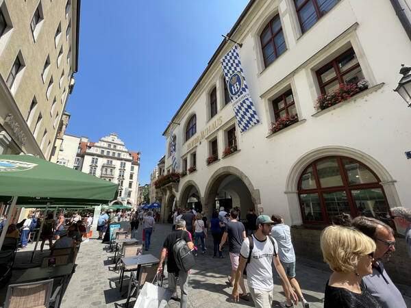 Quite famous among tourists: Hofbräuhaus