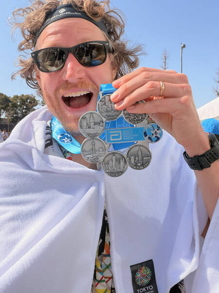 Presenting my Six-Star medal after Tokyo Marathon – this earned me an invite to German-language Runner’s World Podcast, check out the episode here