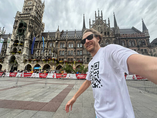 Munich Marathon leads across Marienplatz, a tourist hotspot right in the city center