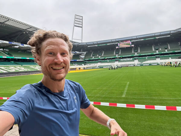 The biggest attraction of Bremen Marathon: The included Weserstadion lap!