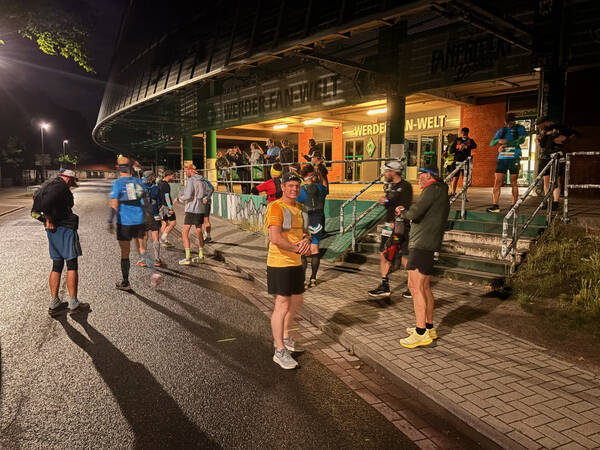 Midnight start of our BremenSanktPauli 100-mile racers