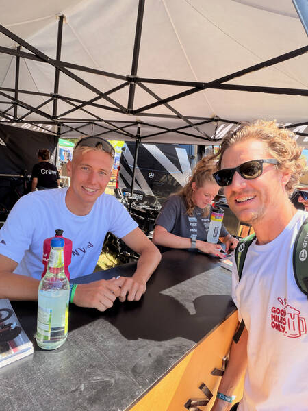 Autographs from über cool Jonas Schomburg and newcomer Caro Pohle at the Canyon booth
