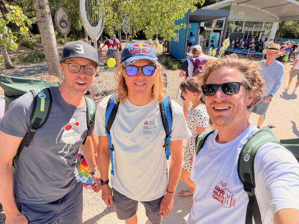 Mika Noodt, young and fast on the T100 distance (vice champion in 2025 over the whole tour), here with sponsors and maybe to have a look to prepare for next year?