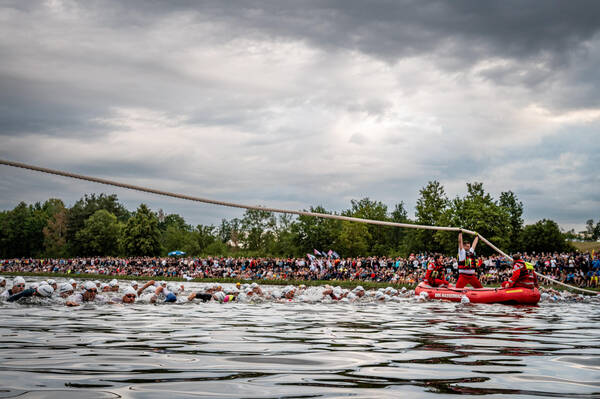 This is an official photo of an age group swim start this year, courtesy of the Roth people