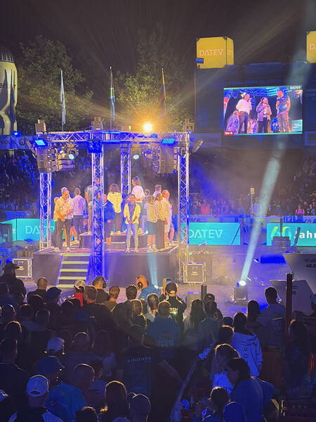 The Challenge Roth team on stage