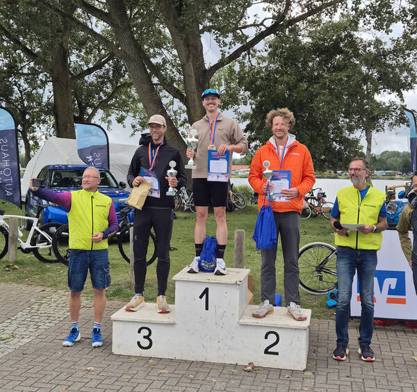 Yep, turns out I came in 2nd place and Mathias in 3rd overall. Only beaten by a dude who’s 20 years younger than us. Seems like we’re okay at triathlon after all!