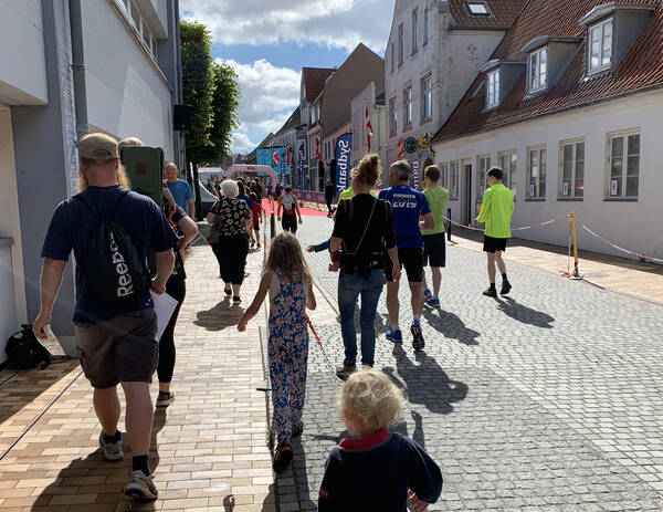 Walking over to the starting line in the best possible weather