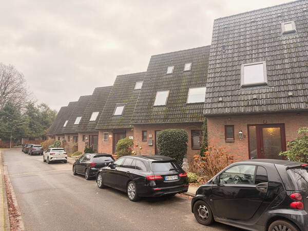 This looks to me like the inhabitants could be related to the Dursley family from Harry Potter—no offense