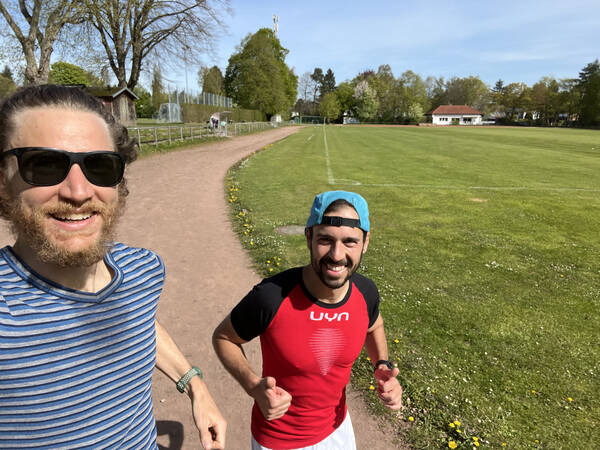 Nico stayed in Hamburg for a few more days before leaving for his Munich home, so five days after the race we naturally ran 6⨉ 800m intervals, all below 3:40 min/km, which is five seconds faster than necessary for Sub-3 – we’re keeping it up!