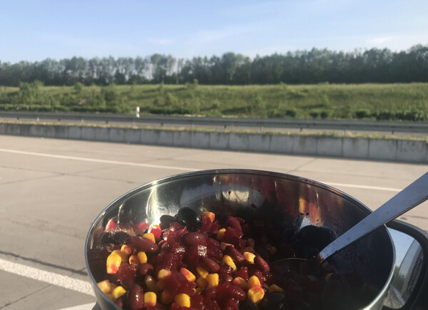 My new easy travel mix of choice: a can of kidney beans, a can of corn, a can of olives, a can of beet-root. Nutritious, fast, good while traveling!