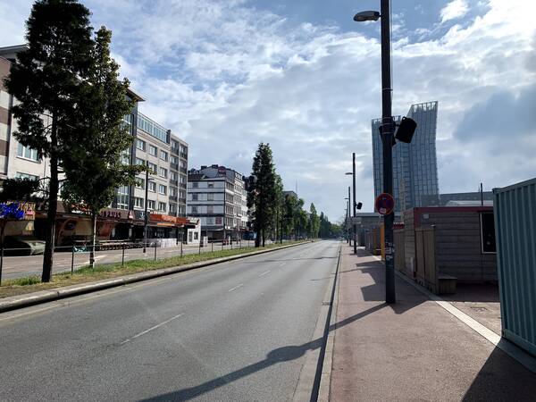 Reeperbahn on a Sunday morning is usually filled with hung-over people and trash, during this COVID-19 pandemic it’s looking post-apocalyptic.