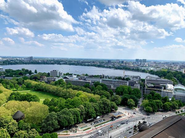 Hamburg’s center including the Alster – not long until I’ll swim in there again during the Hamburg Triathlons