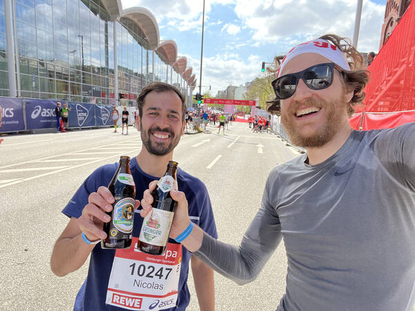 I ran a marathon in 3:00:40 hours and had a beer afterwards with my friend Nico