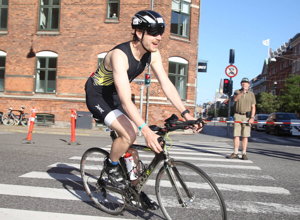 It’s not easy to take a photo with just two people on it during this race. Well done, photographer!