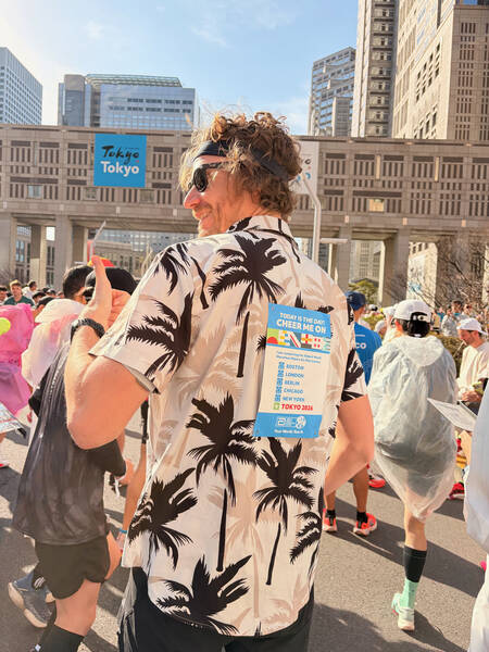 Finally I got to wear that Six Star bib on my back&mdash;this photo was taken by a friendly but small Japanese runner and now I finally get what&rsquo;s it like to be standing behind me at concerts. I&rsquo;m sorry.
