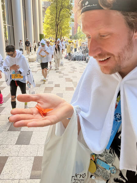 I managed to bring it home to Hamburg without flattening it and it sits on my desk now