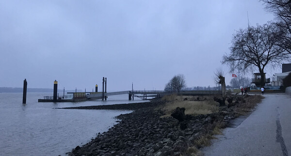 This is the place where ships coming into Hamburg are greeted with their national anthems