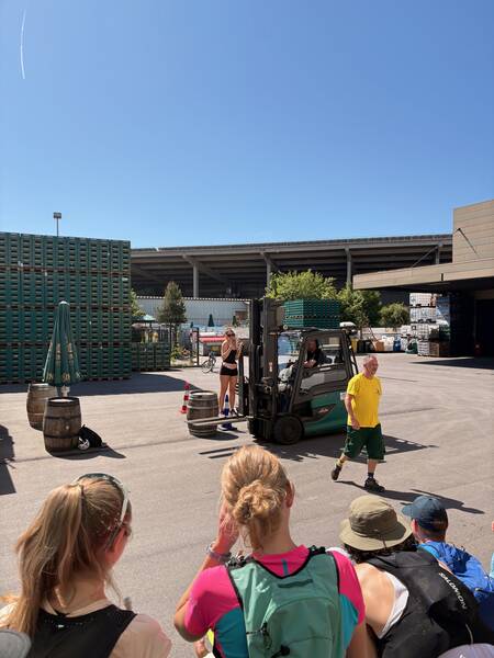 Here’s how that group picture above was taken – everyone’s helping