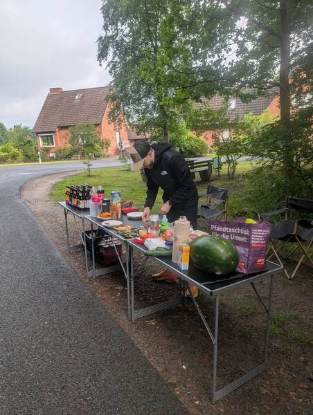 We couldn’t find a well-suited spot which checked off all the boxes, so this aid station had to be set up completely from scratch