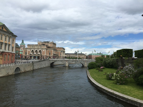 Today the rain is gone and the city can finally show off its beauty