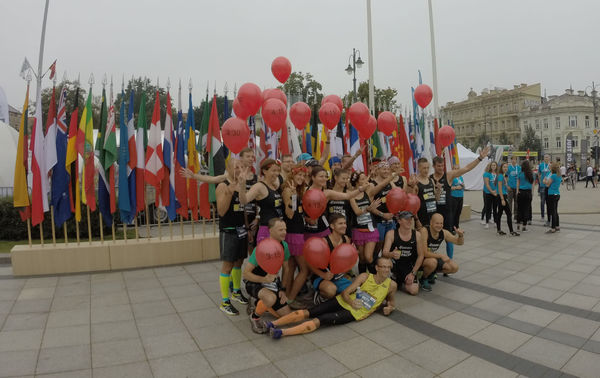 Participants’ country flags behind a very nice group of pace runners