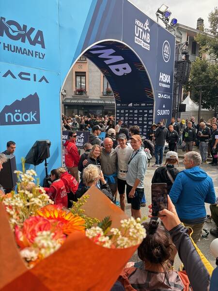 Today (Thursday), former UTMB and Western States champion Jim Walmsley (white shirt, black cap) raced the 58k OCC race and won with just a few seconds of a gap. It was exhilarating to see this legend in person for the first time!